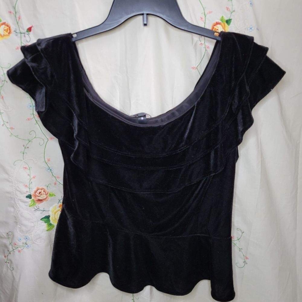 AQUA off the shoulder black velvet top. - Picture 5 of 10